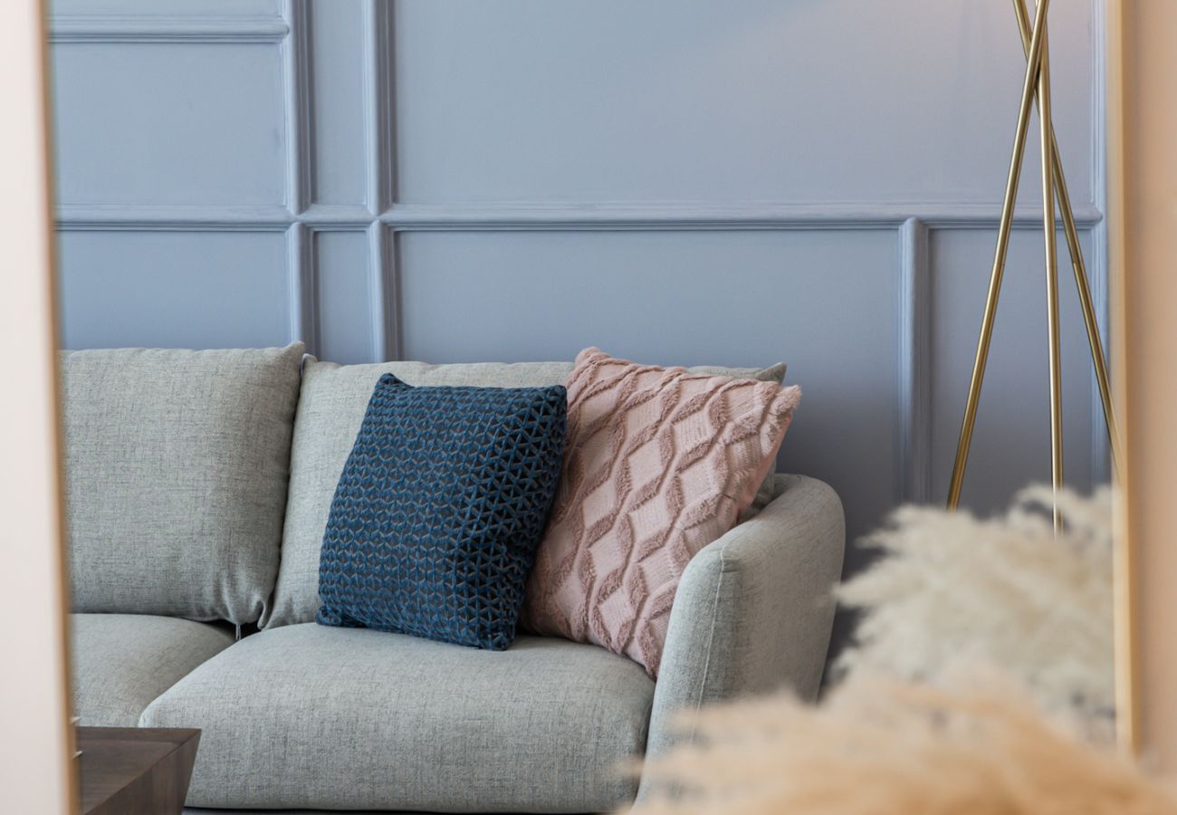 Апартаменты на Dubai - Luxurious 2-Bedroom Apartment with Burj Khalifa & Waterfront Views 