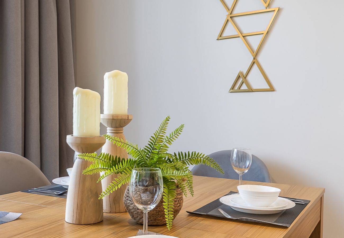 Апартаменты на Dubai - Modern 3-Bedroom Villa with Garden | Tilal Al Ghaf | Family-Friendly / B245