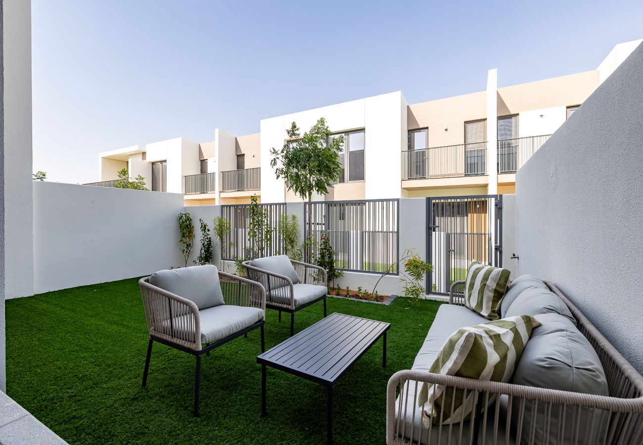 Апартаменты на Dubai - Modern 3-Bedroom Villa with Garden | Tilal Al Ghaf | Family-Friendly / B245