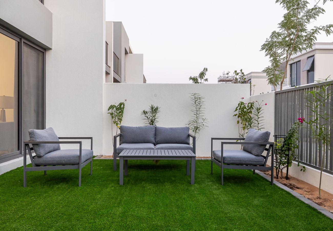 Апартаменты на Dubai - Exquisite 3-Bedroom Villa in Tilal Al Ghaf with Private Garden and Modern Amenities I B329