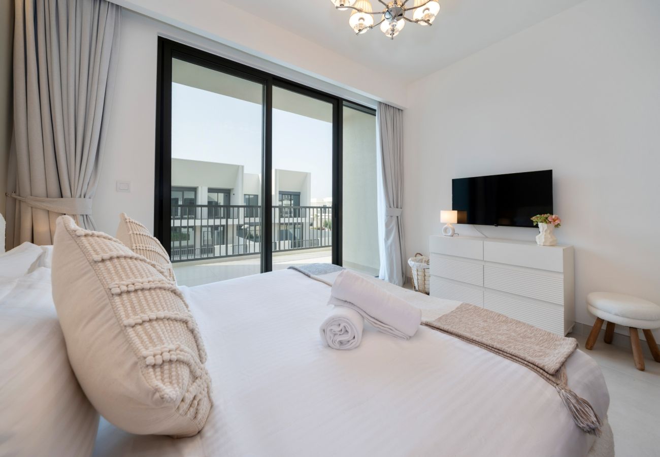Апартаменты на Dubai - Spacious 3-Bedroom Townhouse with Maid’s Room & Private Garden