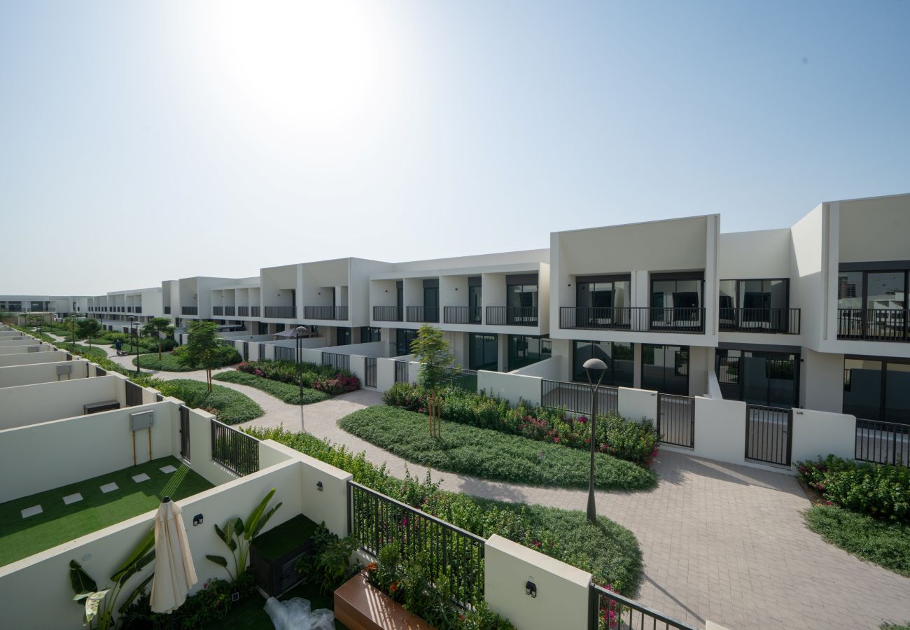 Апартаменты на Dubai - Spacious 3-Bedroom Townhouse with Maid’s Room & Private Garden