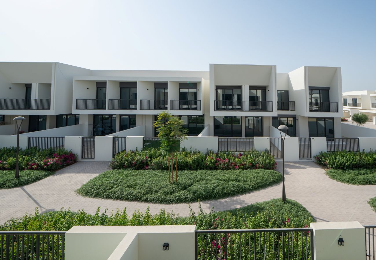 Апартаменты на Dubai - Spacious 3-Bedroom Townhouse with Maid’s Room & Private Garden