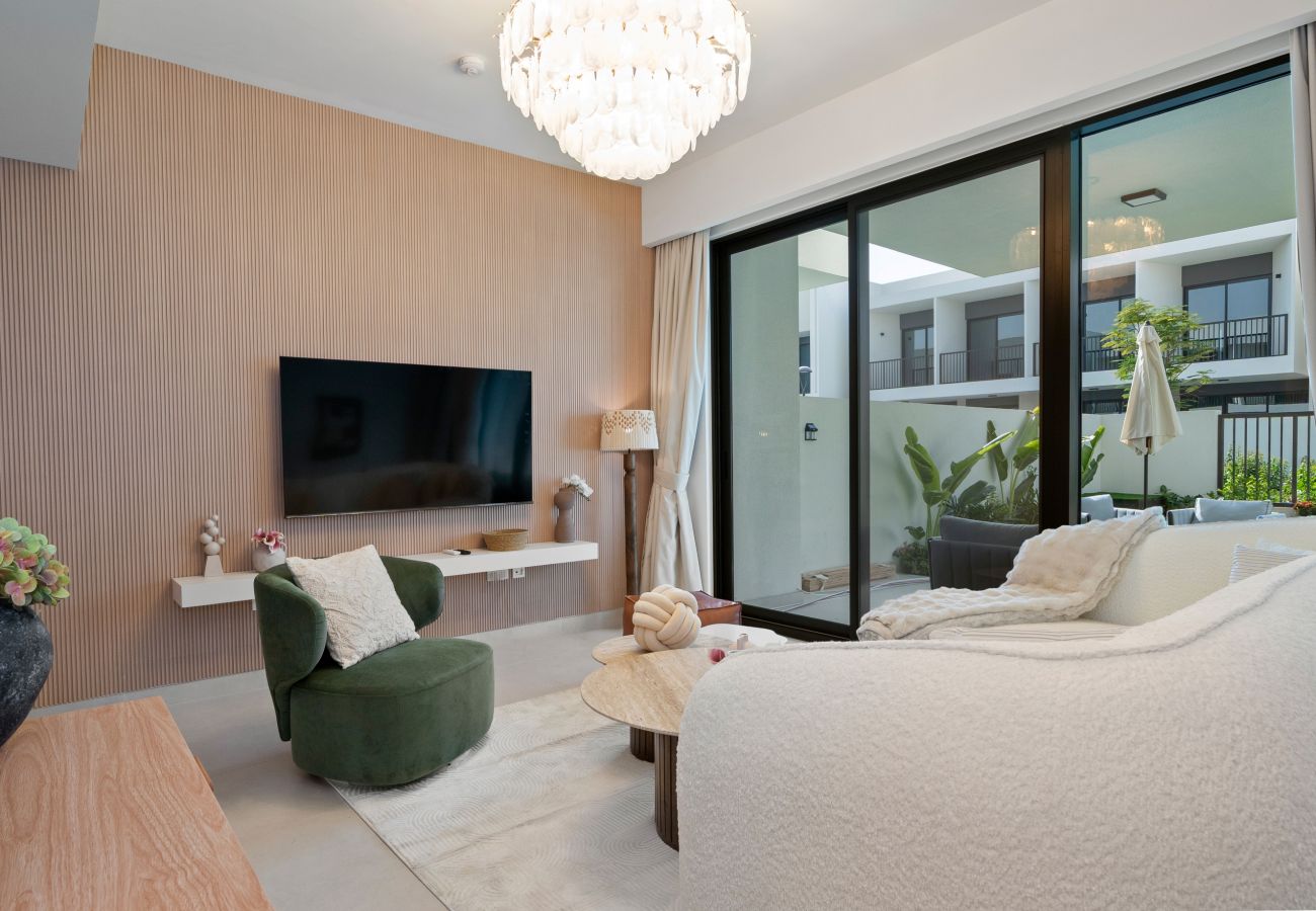 Апартаменты на Dubai - Spacious 3-Bedroom Townhouse with Maid’s Room & Private Garden