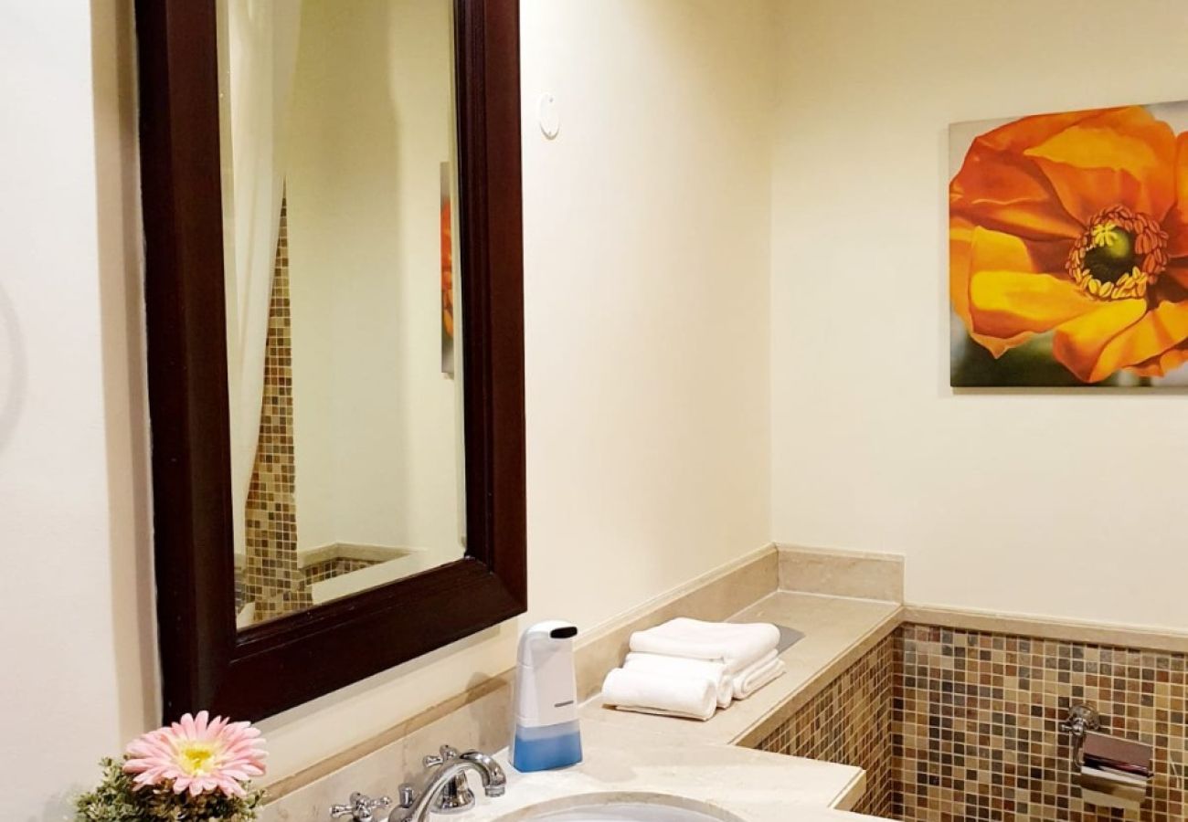 Апартаменты на Dubai - Beautiful 1 Bedroom Apartment/Close to Dubai Mall