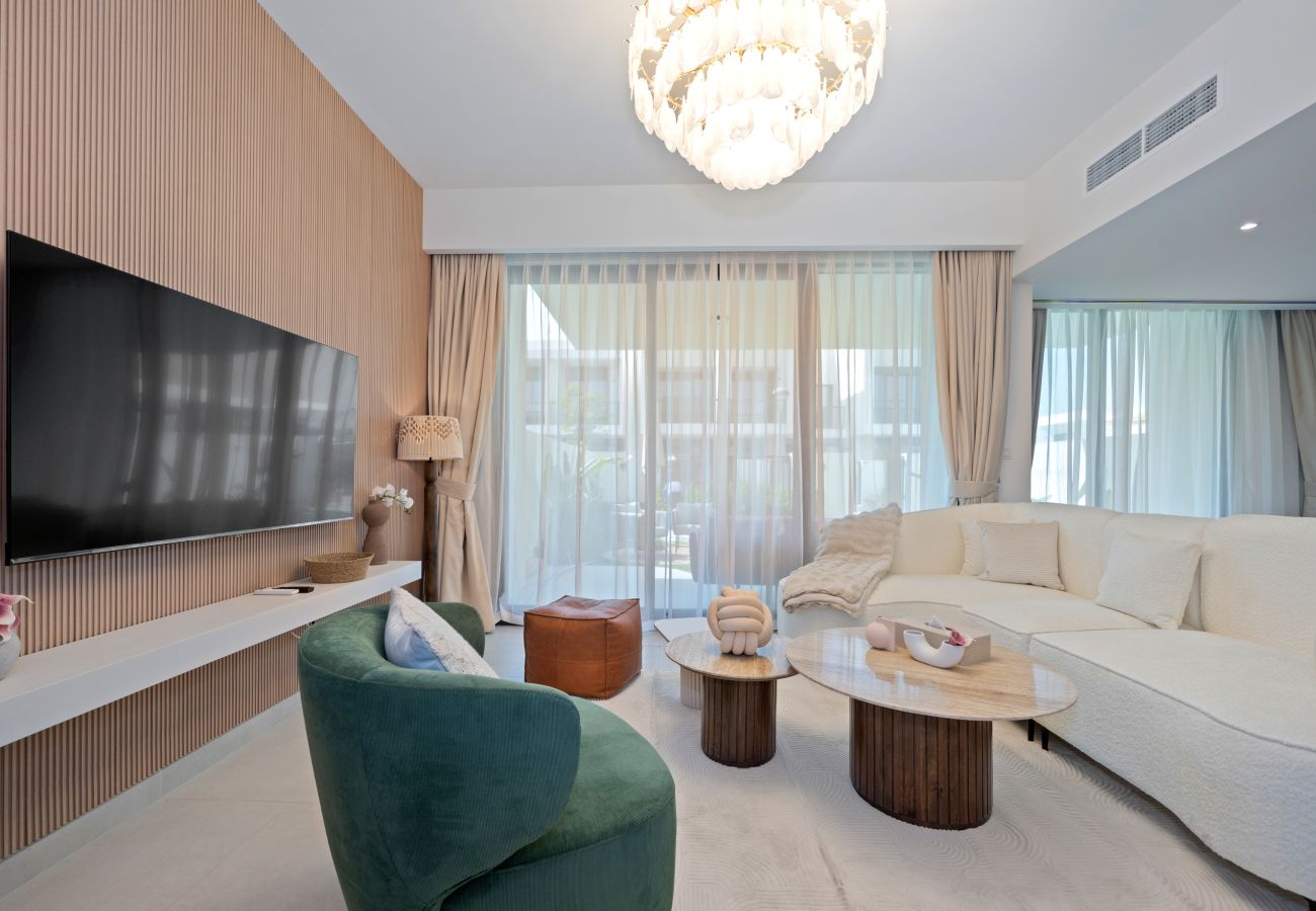 Таунхаус на Dubai - Modern 3-Bedroom Townhouse with Maid’s Room & Private Garden