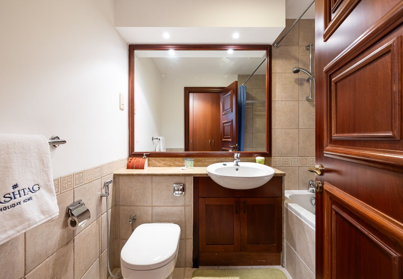 别墅 在 Dubai - Elegant  5BDR villa + Maid Room in Dubai Marina