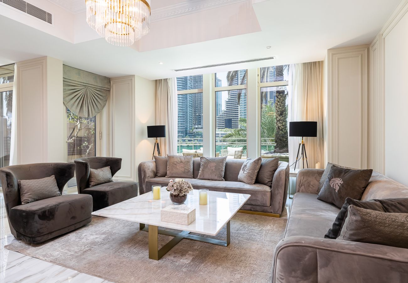 别墅 在 Dubai - Elegant  5BDR villa + Maid Room in Dubai Marina