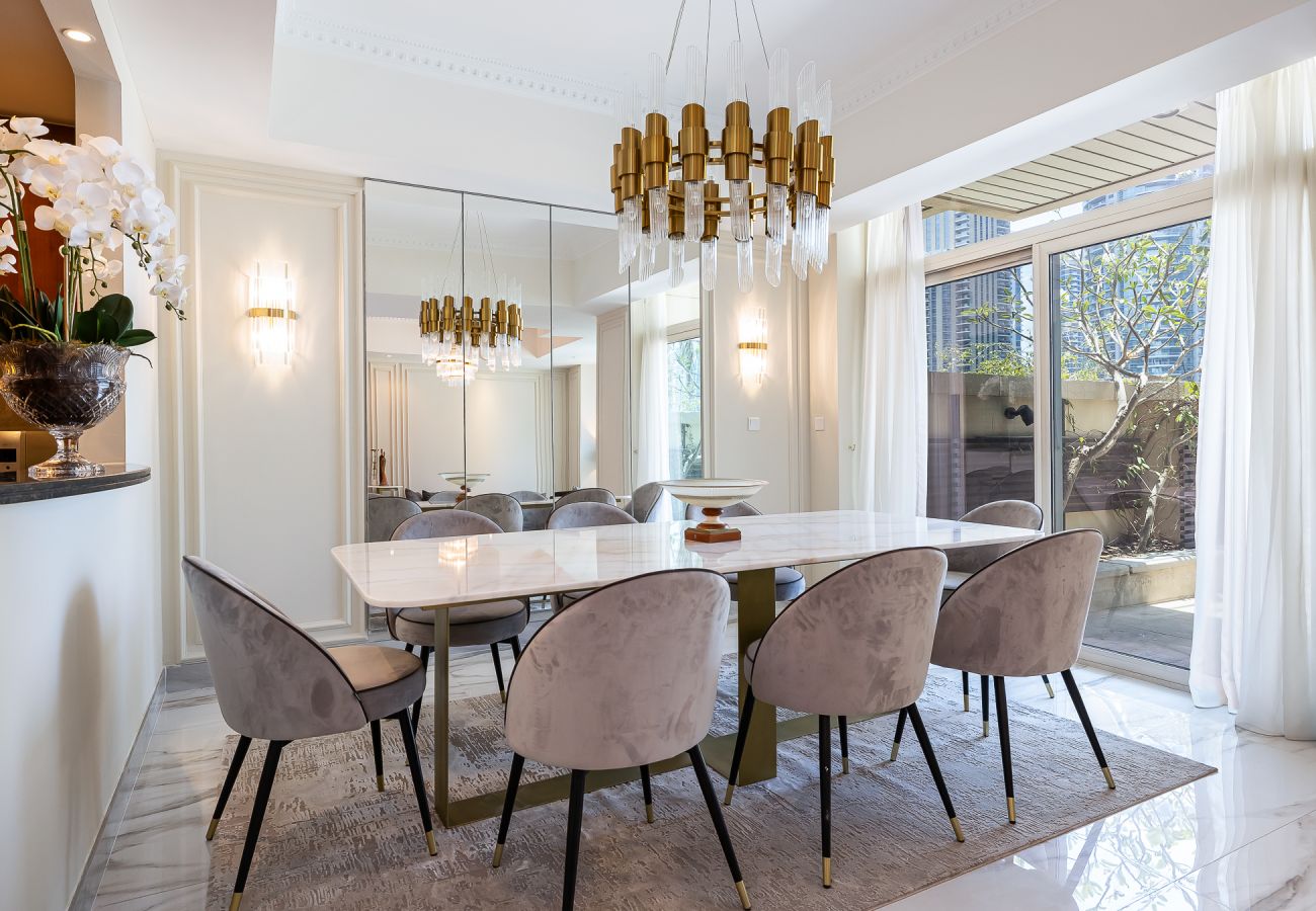 别墅 在 Dubai - Elegant  5BDR villa + Maid Room in Dubai Marina