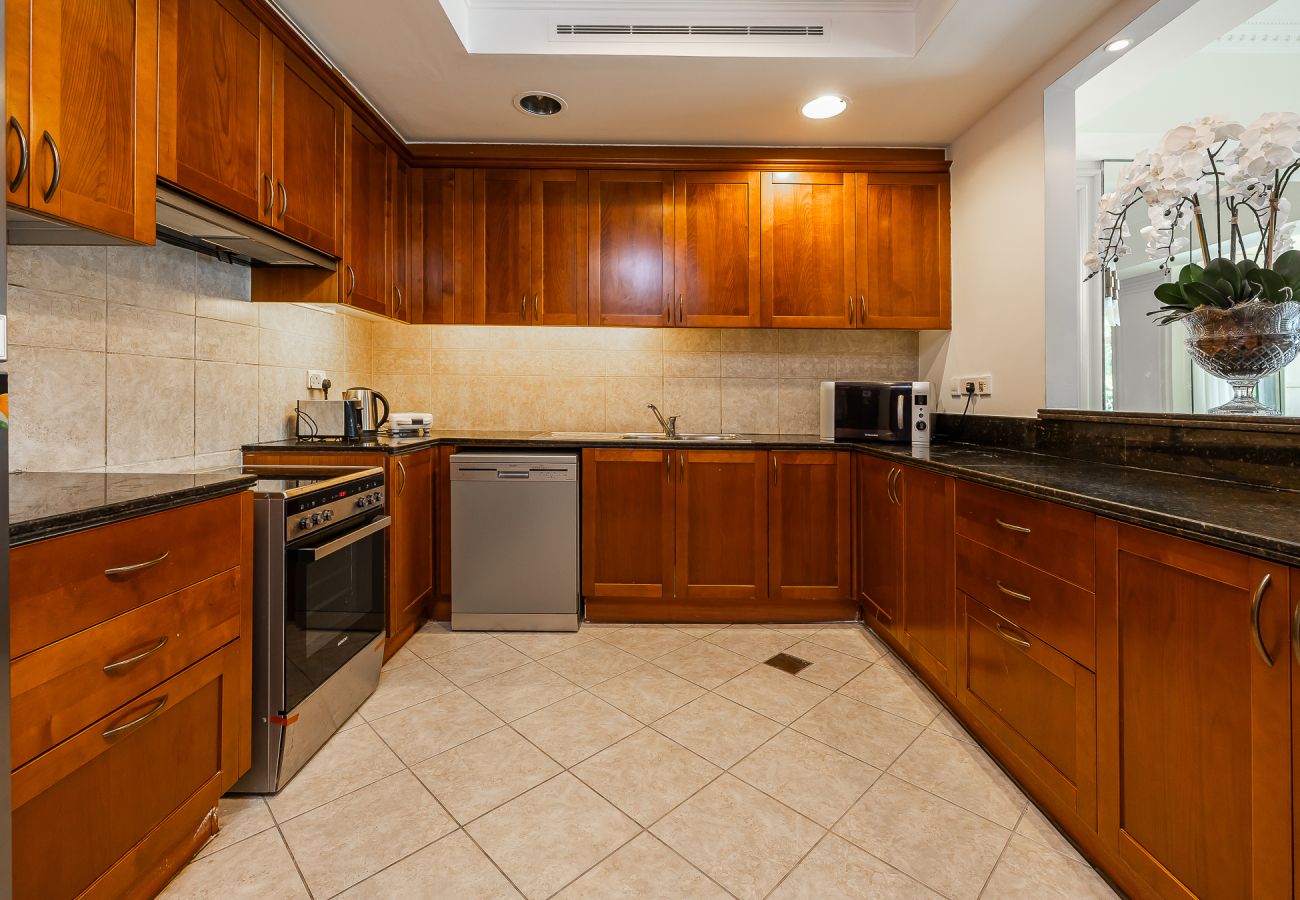 别墅 在 Dubai - Elegant  5BDR villa + Maid Room in Dubai Marina