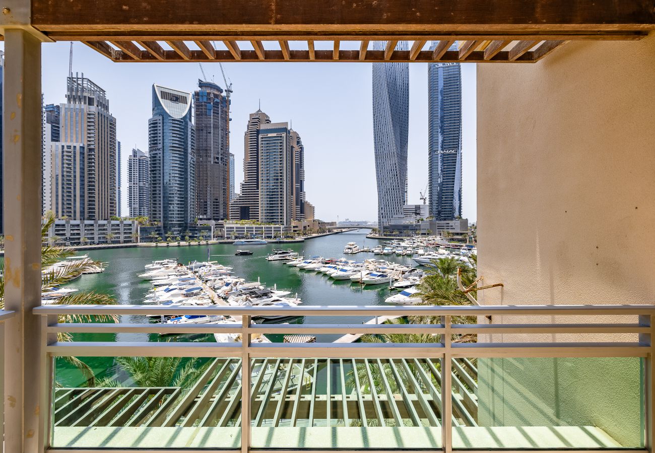别墅 在 Dubai - Elegant  5BDR villa + Maid Room in Dubai Marina