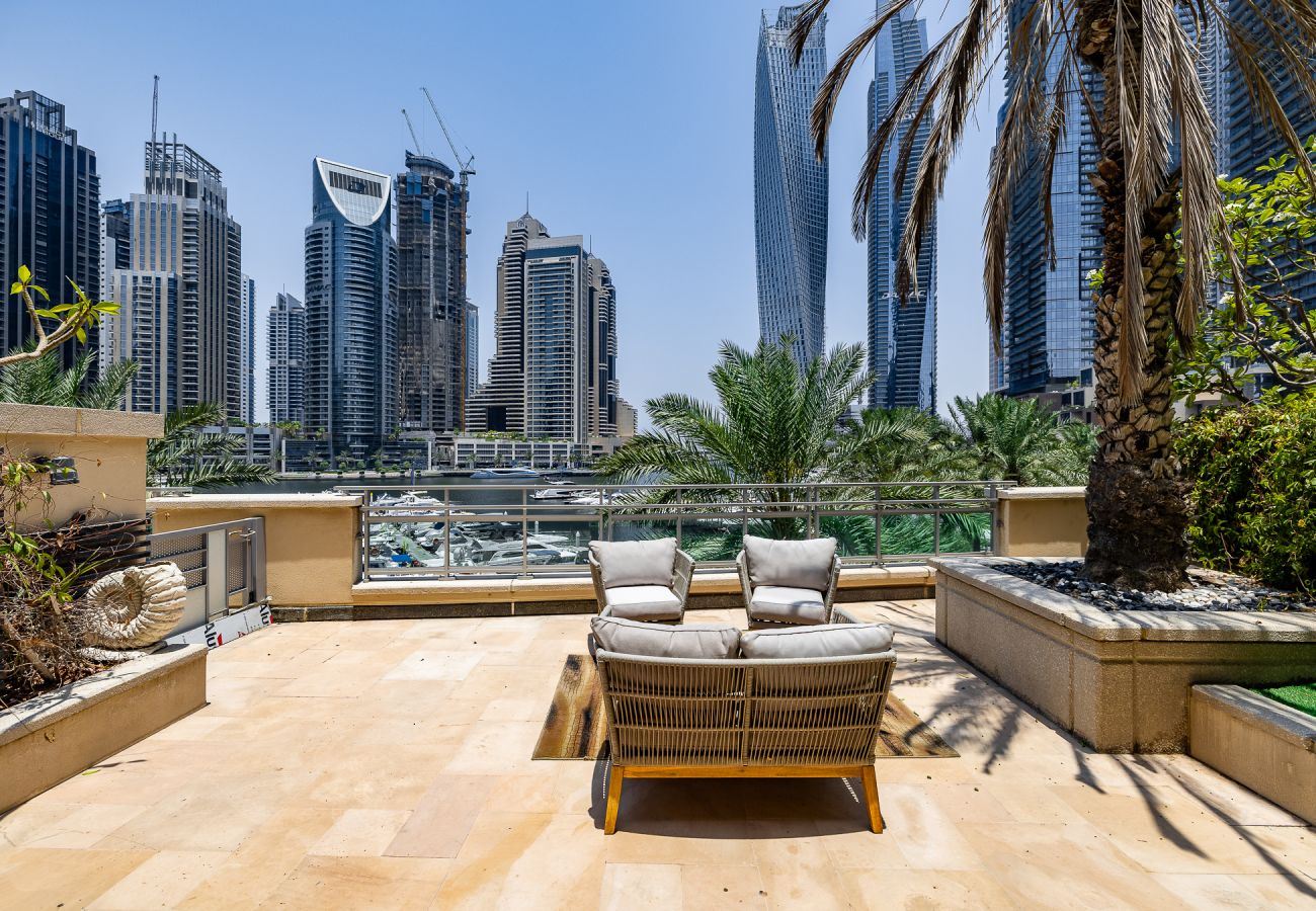 别墅 在 Dubai - Elegant  5BDR villa + Maid Room in Dubai Marina