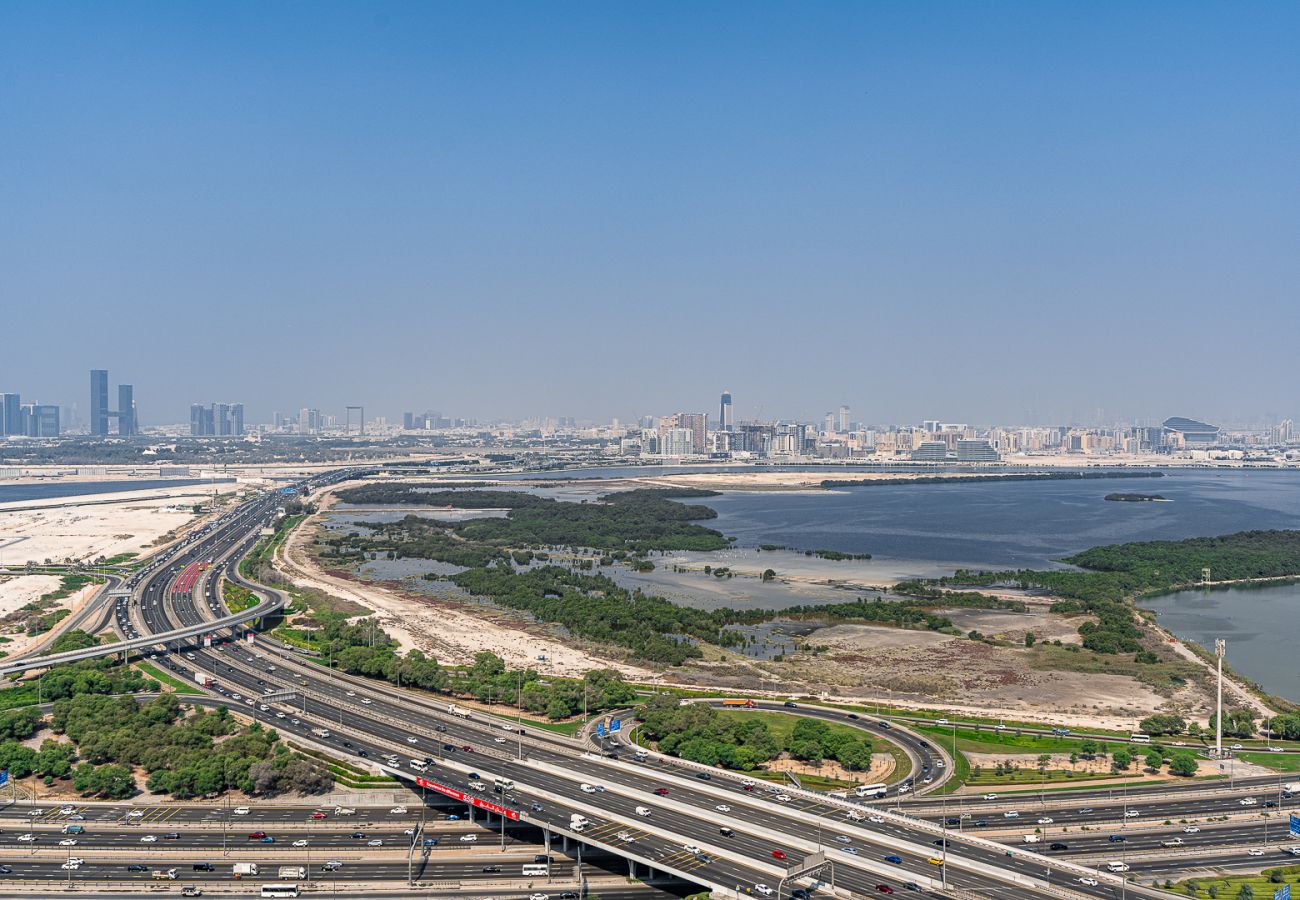 公寓 在 Dubai - Elegant 2-Bedroom Apartment with Stunning City and Water Views