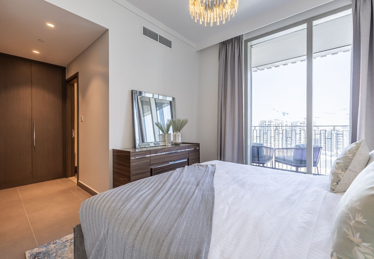 公寓 在 Dubai - Elegant 3-Bedroom Apartment with Maid’s Room in Creek Gate – Dubai Creek Harbour