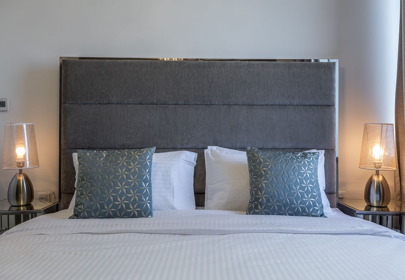 公寓 在 Dubai - Elegant 3-Bedroom Apartment with Maid’s Room in Creek Gate – Dubai Creek Harbour