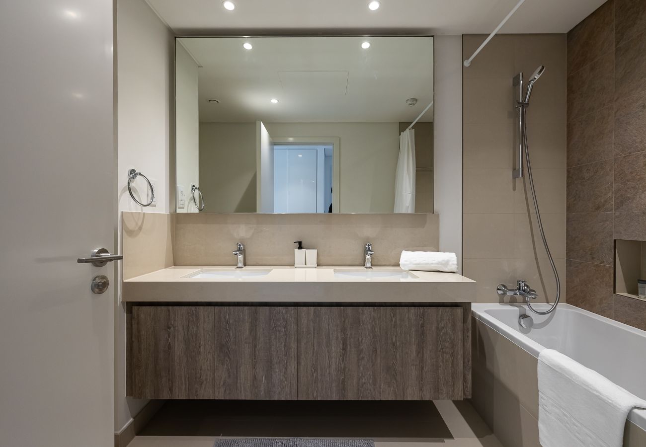 公寓 在 Dubai - 3BDR Apartment +  maid room I Burj Khalifa view I Downtown