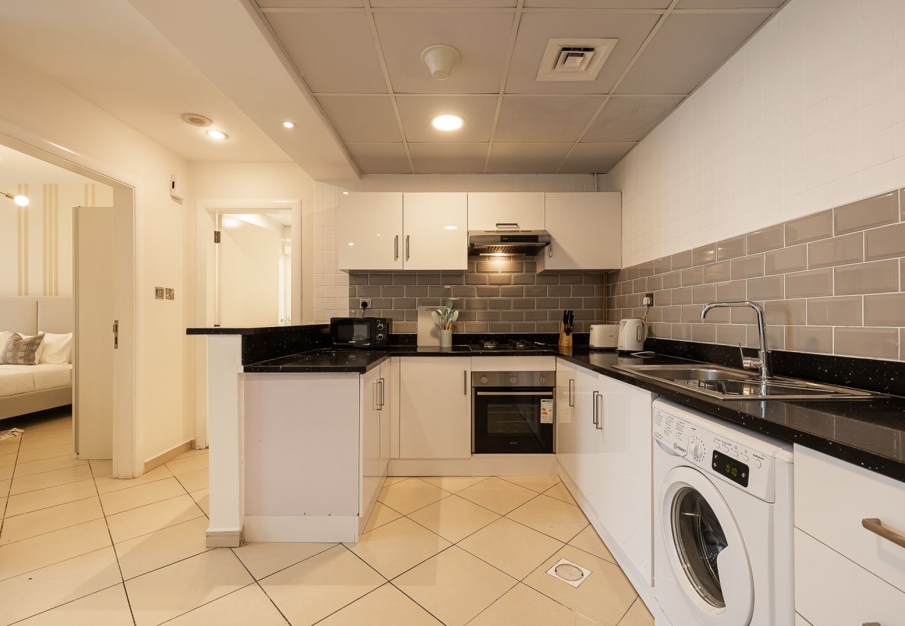 公寓 在 Dubai - 1BDR Apartment with Dubai Marina view I Close to Metro