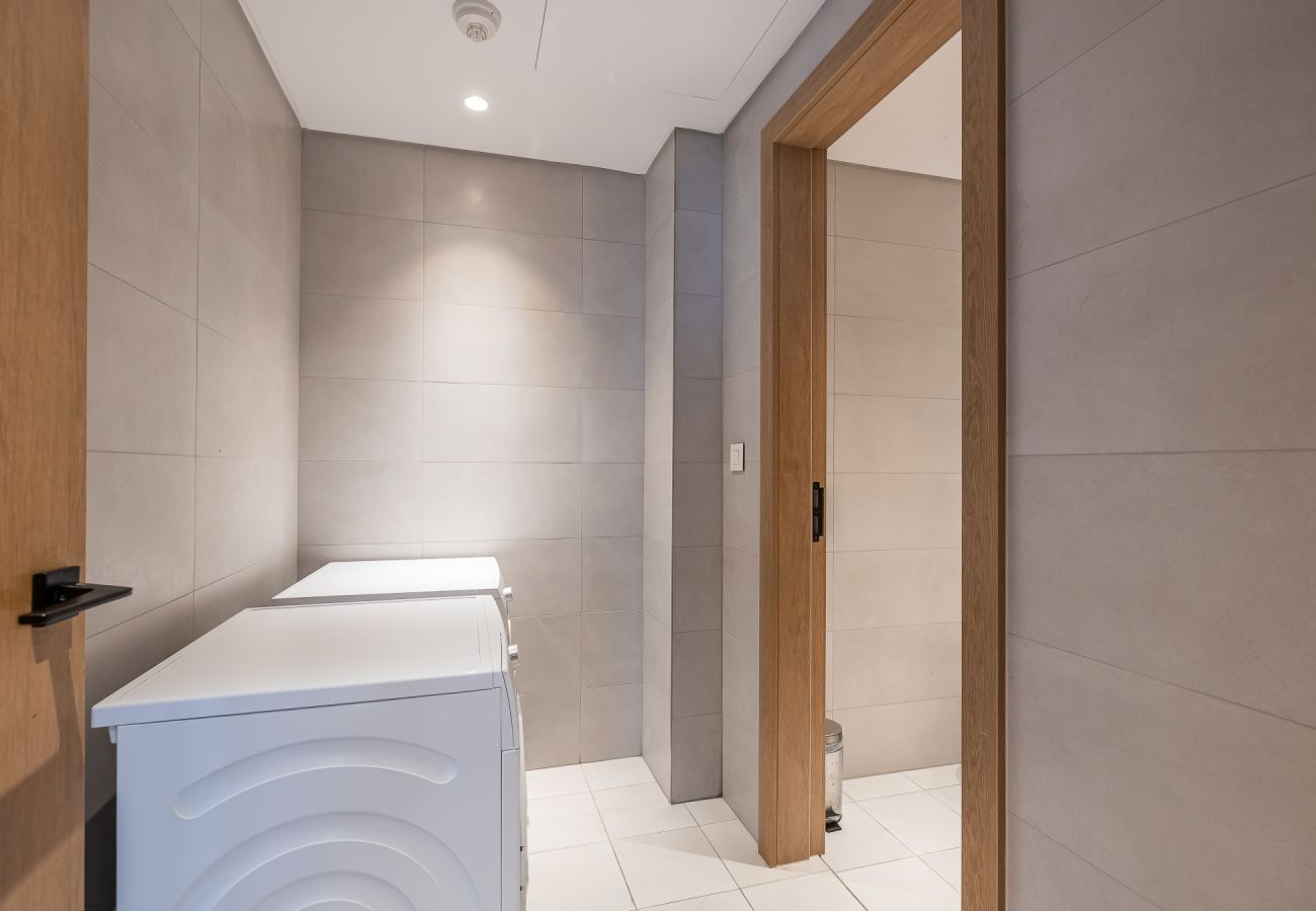 公寓 在 Dubai - 3BDR Apartment + Maid Room / Burj Khalifa View