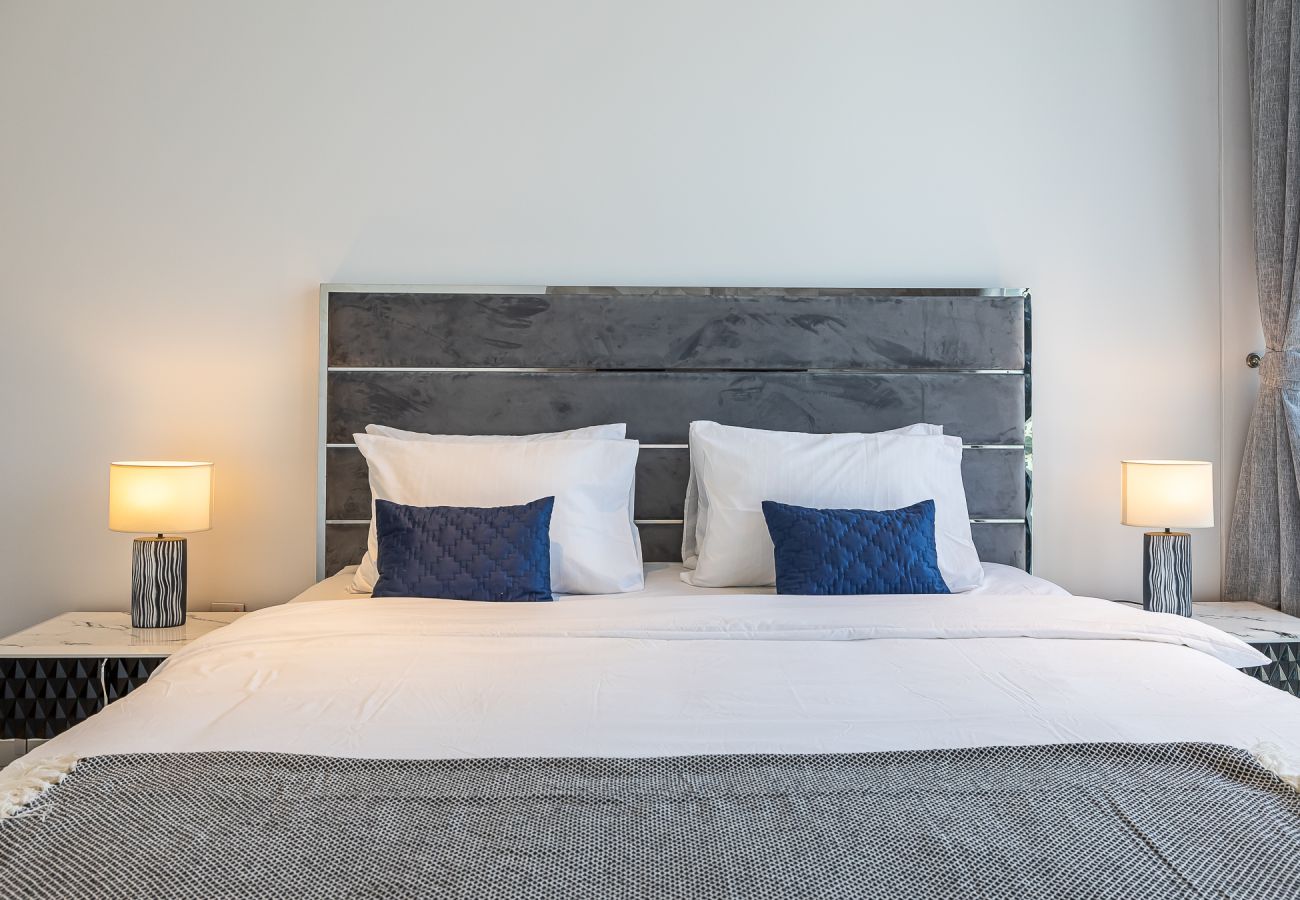 公寓 在 Dubai - 3BDR Apartment + Maid Room / Burj Khalifa View