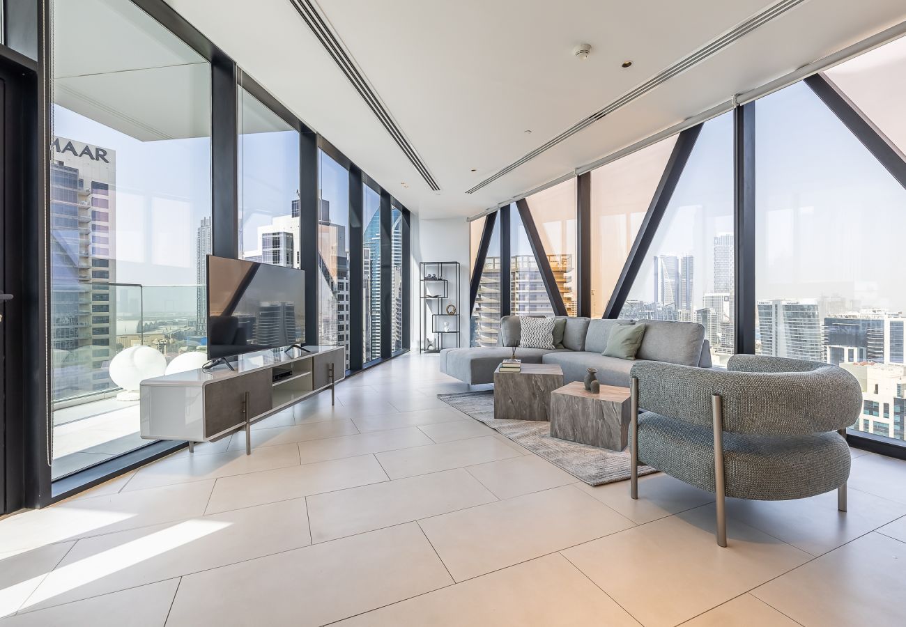 公寓 在 Dubai - 3BDR Apartment + Maid Room / Burj Khalifa View