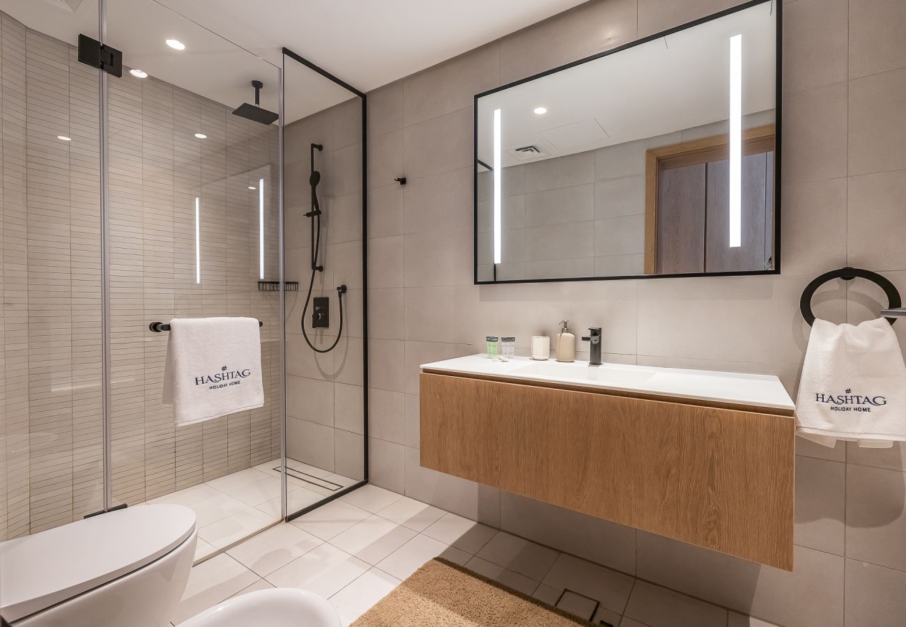 公寓 在 Dubai - 3BDR Apartment + Maid Room / Burj Khalifa View