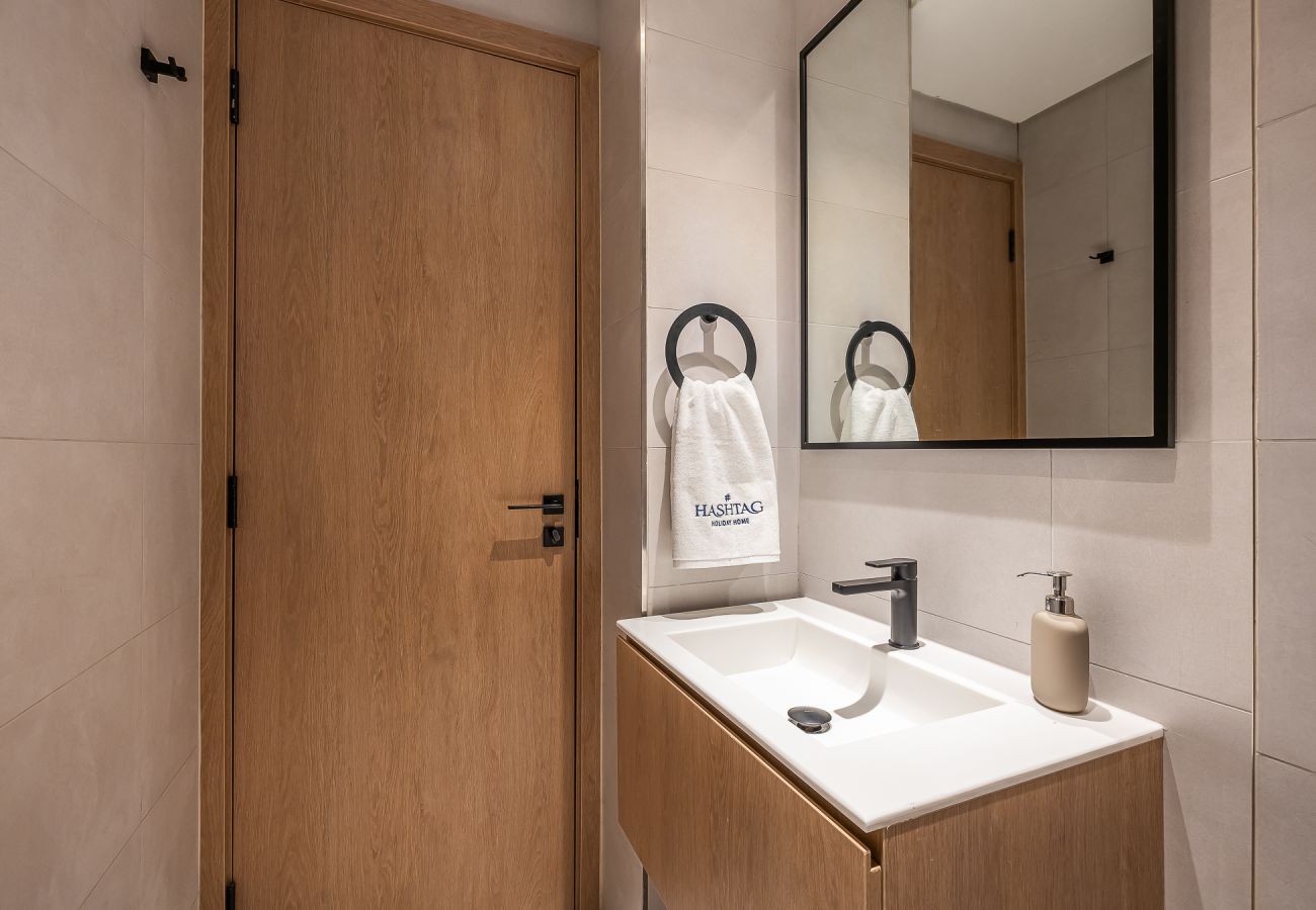 公寓 在 Dubai - 3BDR Apartment + Maid Room / Burj Khalifa View