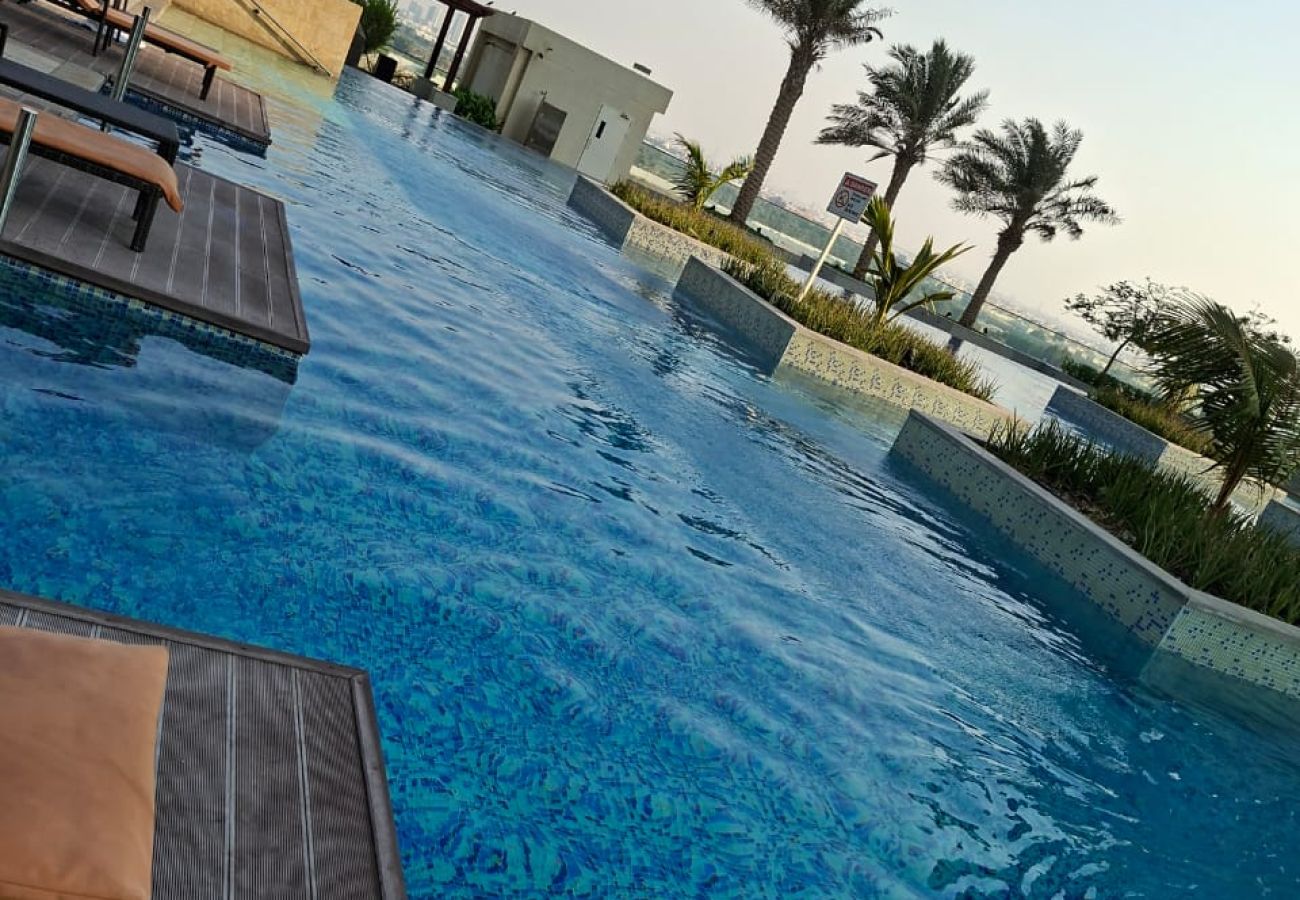 公寓 在 Dubai - Spacious 3BDR + maid room / Business Bay