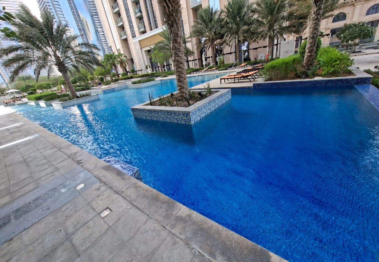 公寓 在 Dubai - Spacious 3BDR + maid room / Business Bay