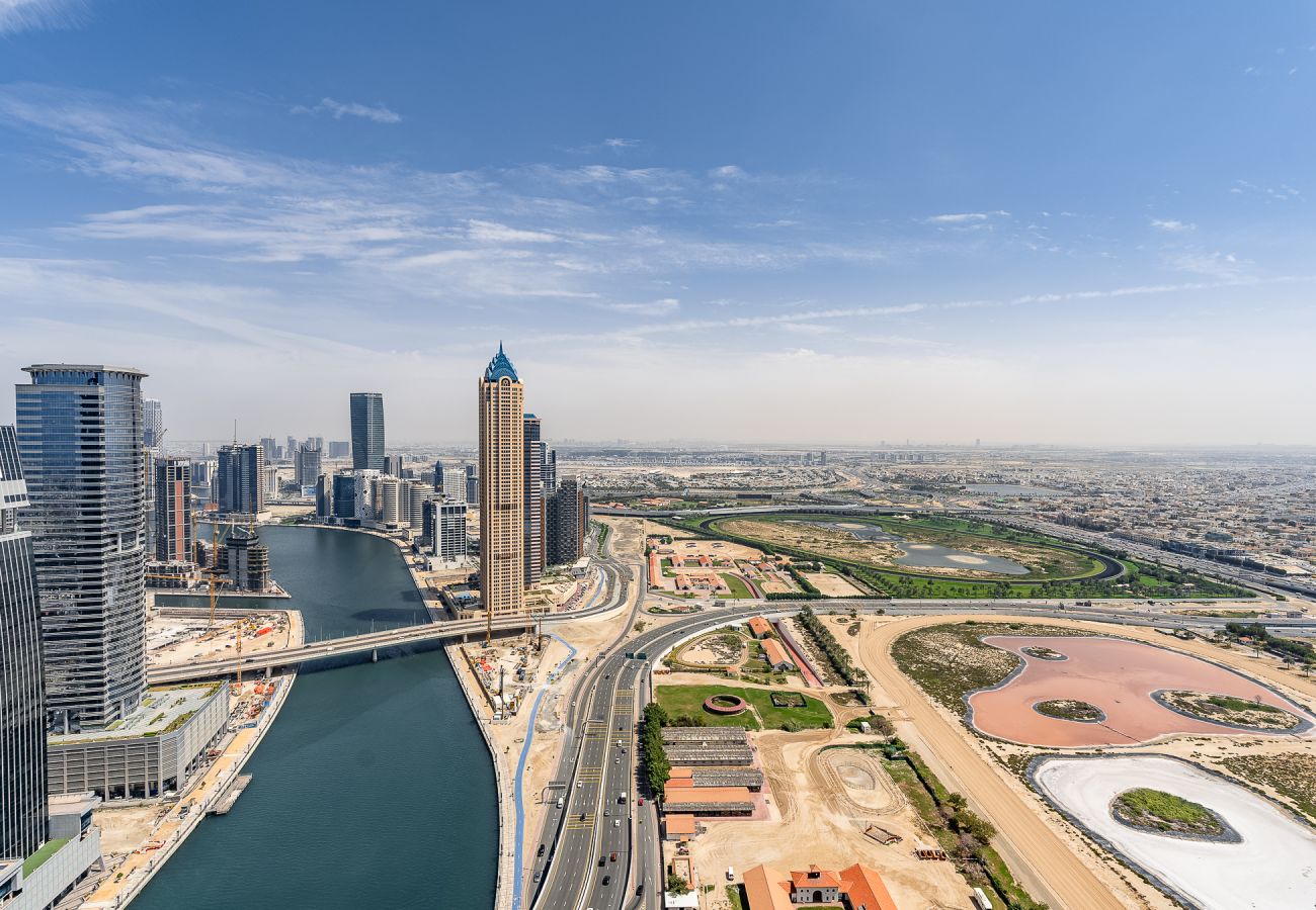 公寓 在 Dubai - Spacious 3BDR + maid room / Business Bay