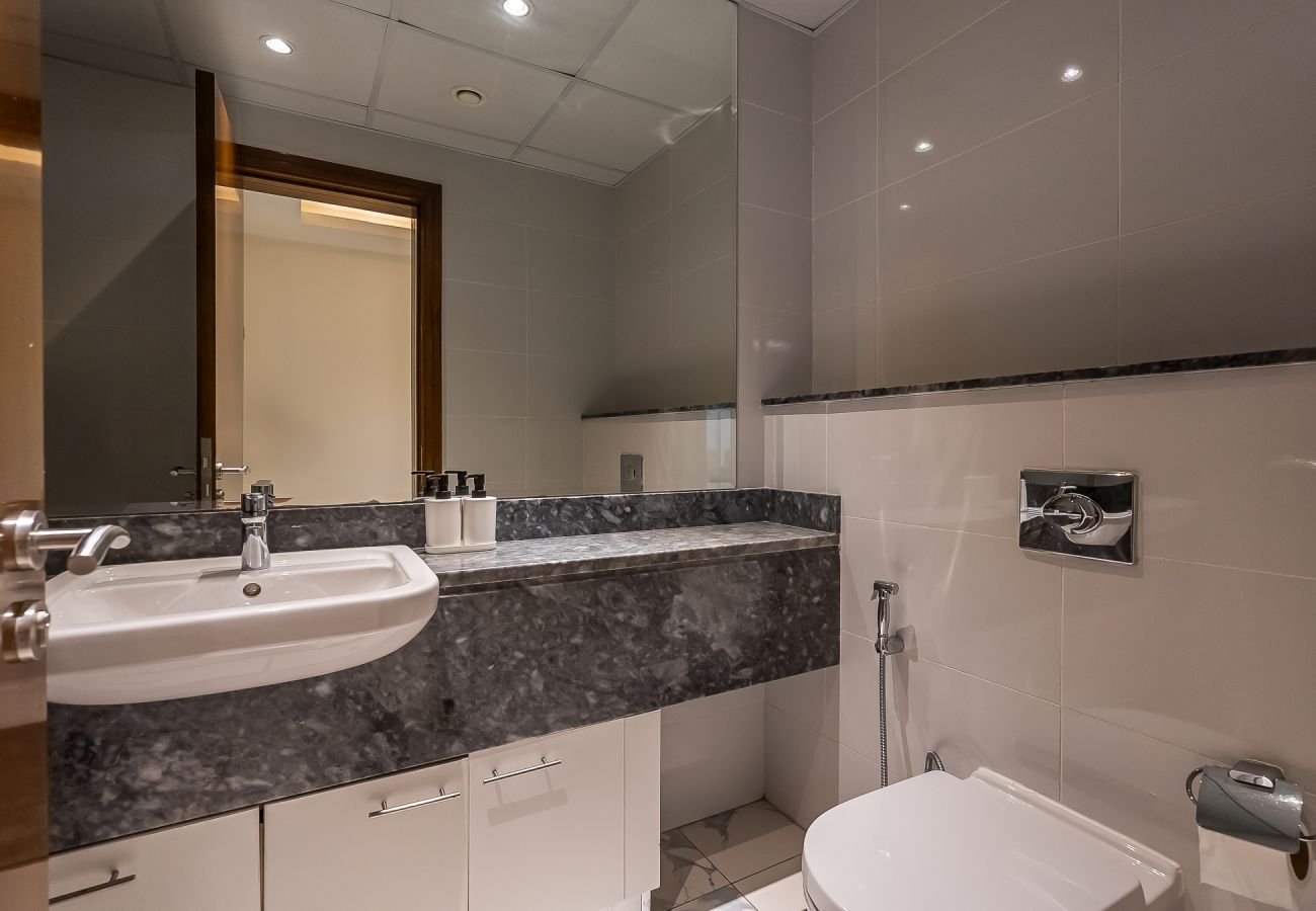 公寓 在 Dubai - Spacious 3BDR + maid room / Business Bay