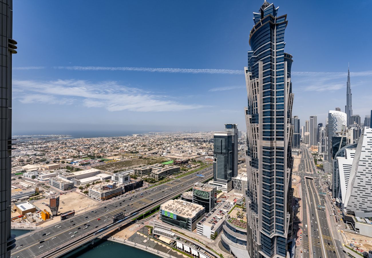 公寓 在 Dubai - Spacious 3BDR + maid room / Business Bay