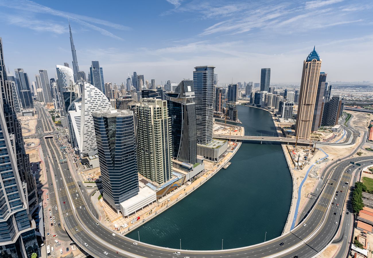 公寓 在 Dubai - Spacious 3BDR + maid room / Business Bay