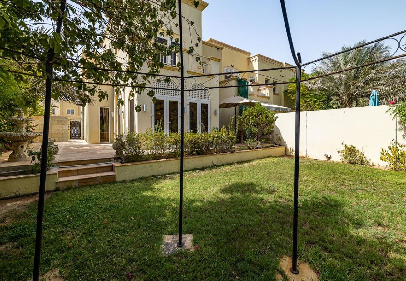 公寓 在 Dubai -  Luxury Villa in The Springs with Private Garden 