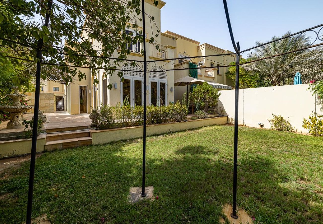 公寓 在 Dubai -  Luxury Villa in The Springs with Private Garden 
