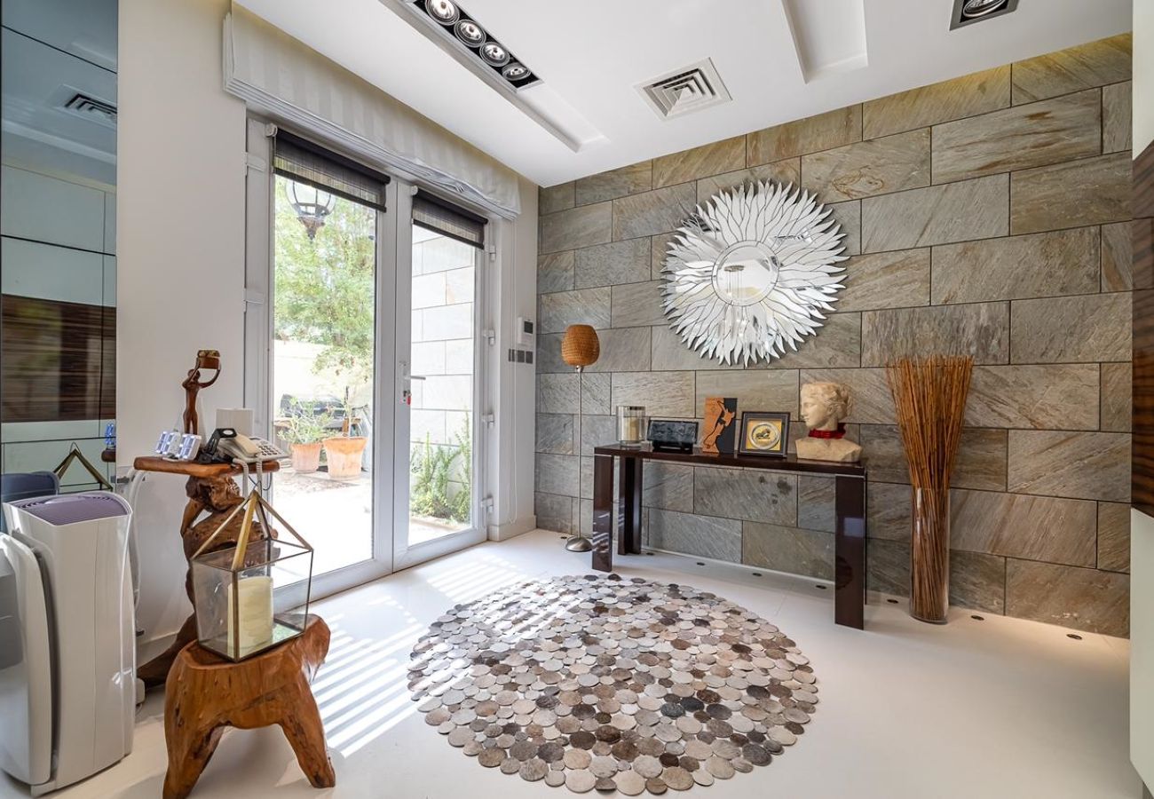 公寓 在 Dubai -  Luxury Villa in The Springs with Private Garden 