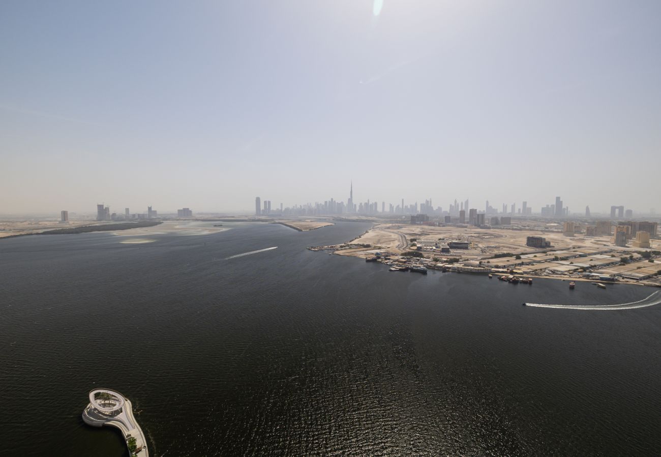 公寓 在 Dubai - Luxurious 2-Bedroom Apartment with Burj Khalifa & Waterfront Views 