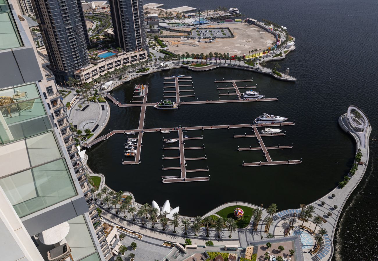 公寓 在 Dubai - Luxurious 2-Bedroom Apartment with Burj Khalifa & Waterfront Views 