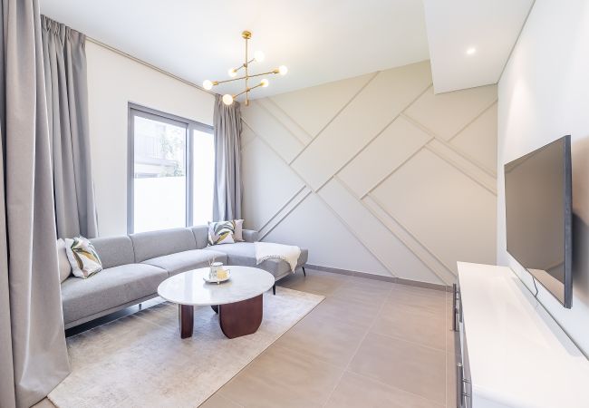 公寓 在 Dubai - Elegant villa with 3 BDR I Maid Room I Garden /B51