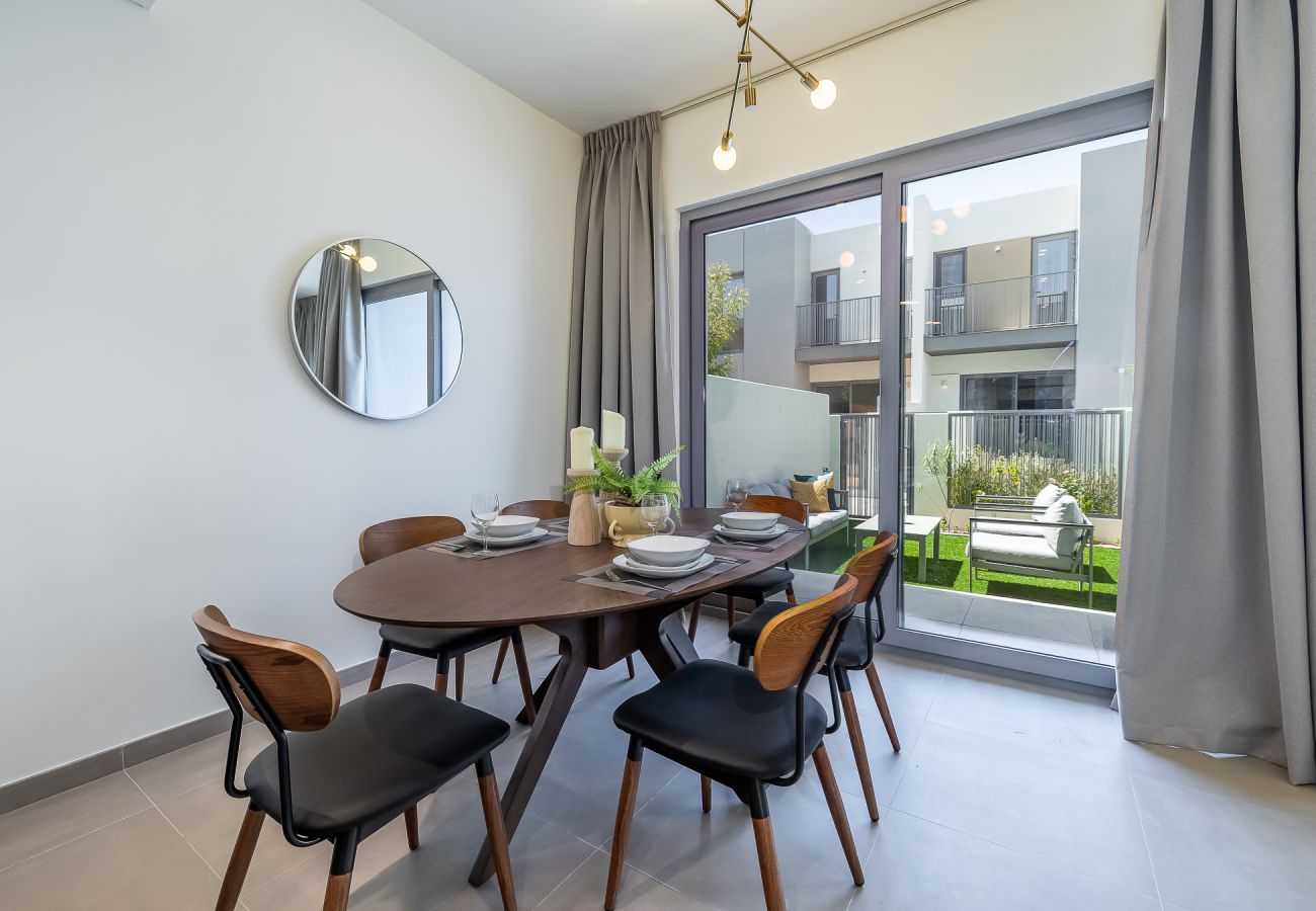 公寓 在 Dubai - Elegant villa with 3 BDR I Maid Room I Garden /B51