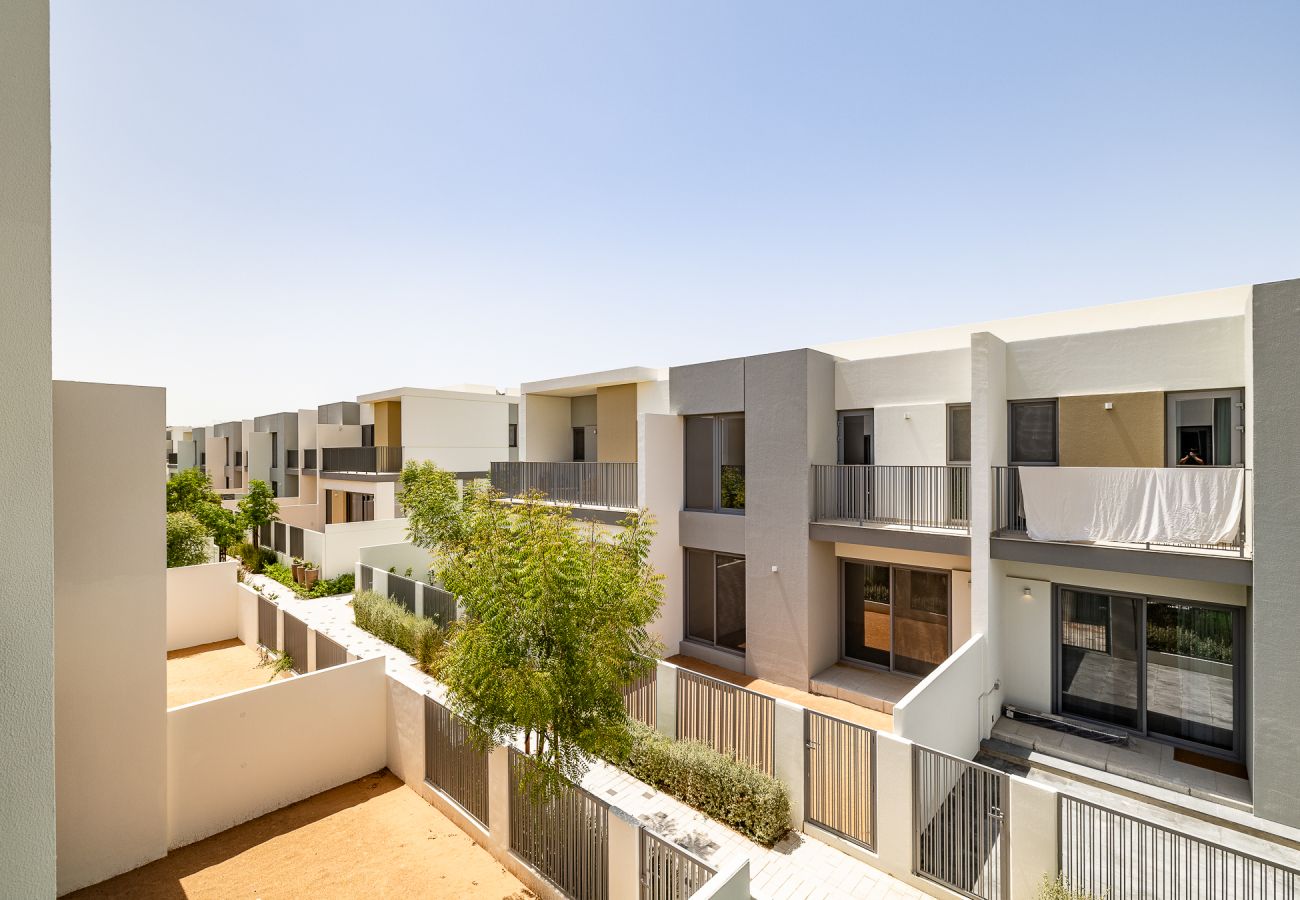 公寓 在 Dubai - Elegant villa with 3 BDR I Maid Room I Garden /B51