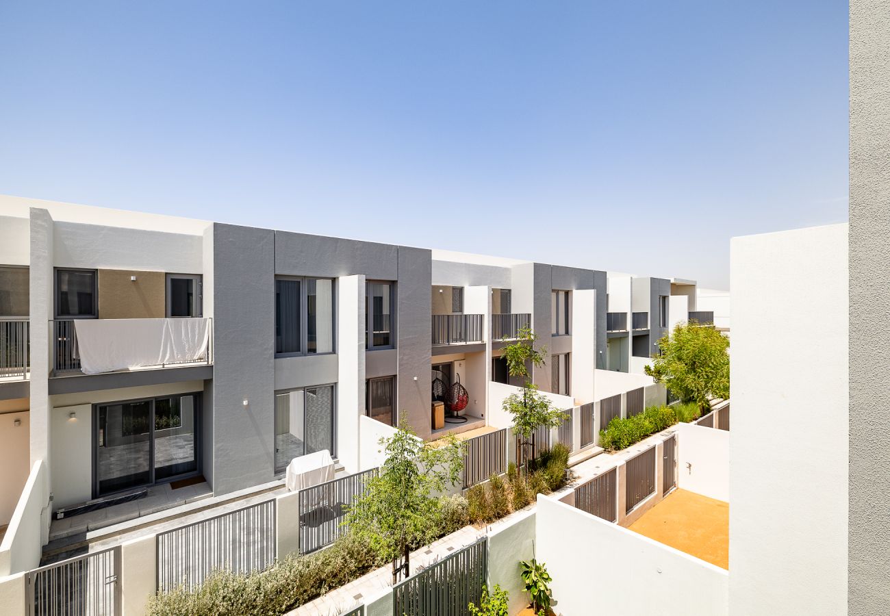 公寓 在 Dubai - Elegant villa with 3 BDR I Maid Room I Garden /B51