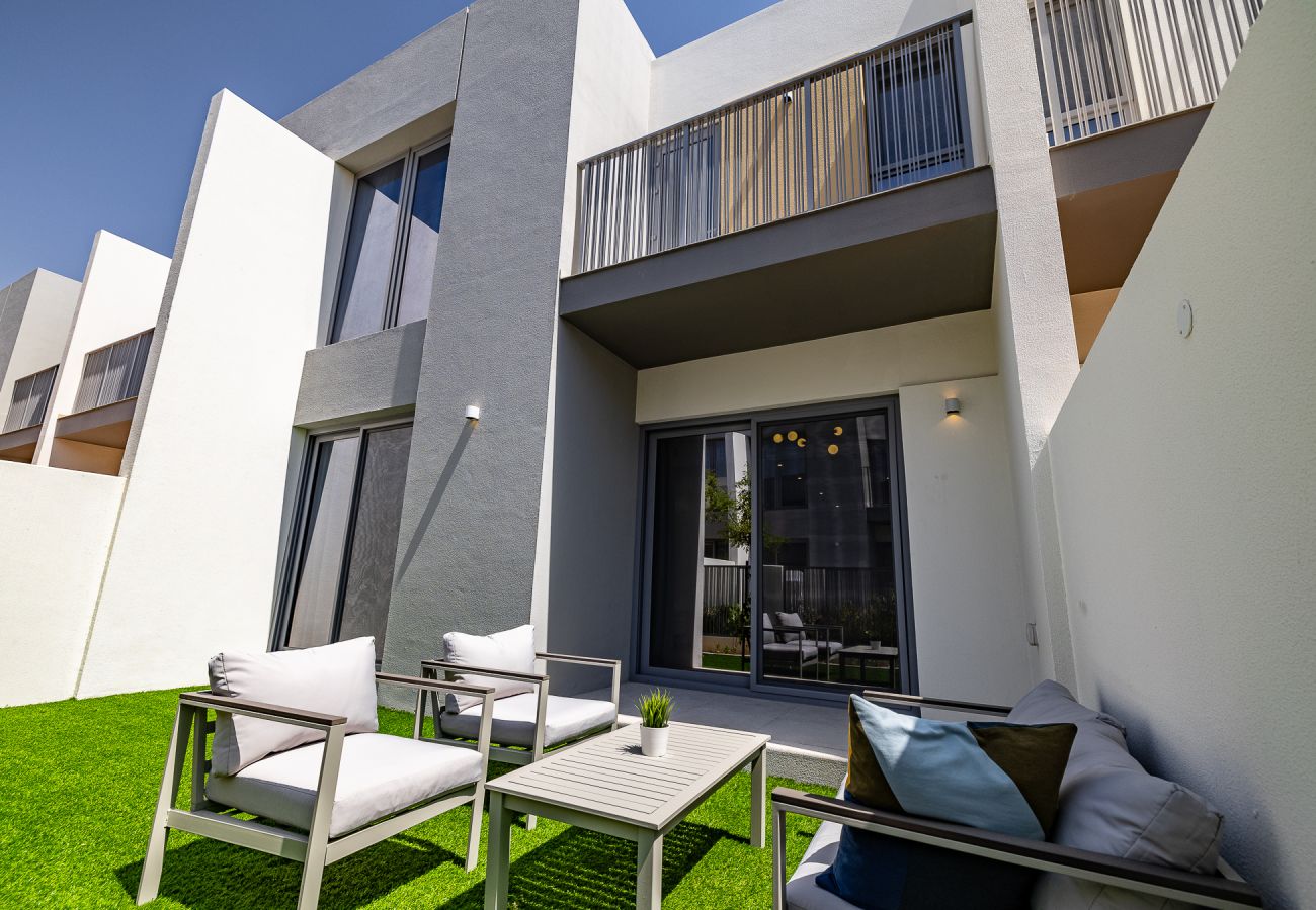 公寓 在 Dubai - Elegant villa with 3 BDR I Maid Room I Garden /B51