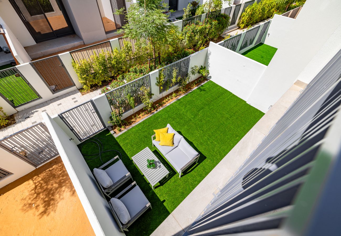 公寓 在 Dubai - Elegant villa with 3 BDR I Maid Room I Garden /B67