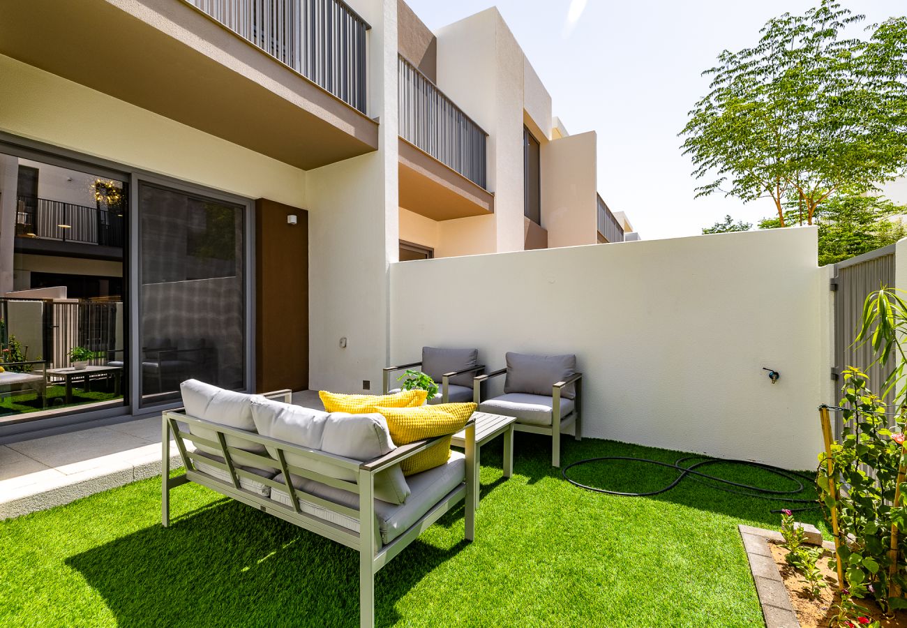 公寓 在 Dubai - Elegant villa with 3 BDR I Maid Room I Garden /B67