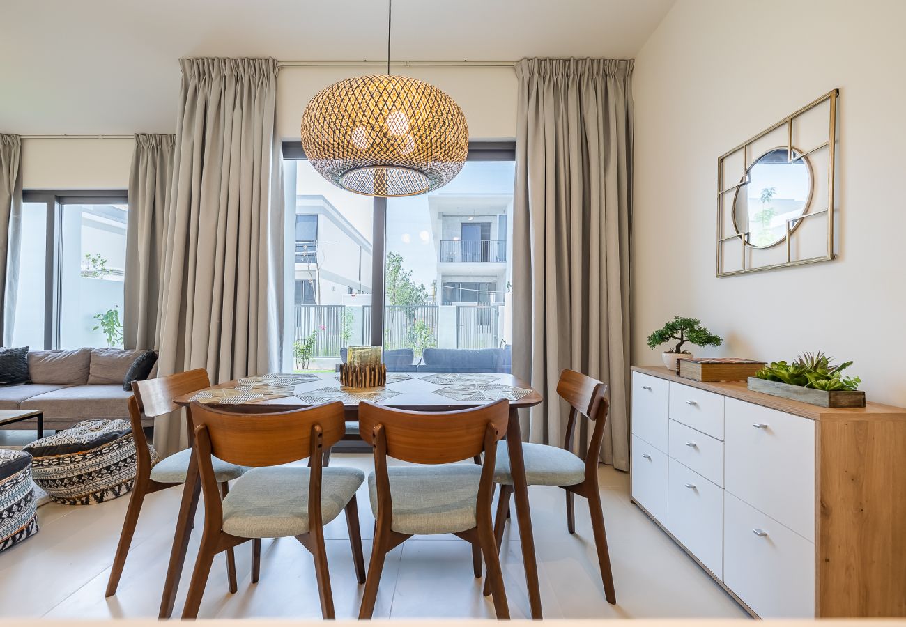 公寓 在 Dubai - Exquisite 3-Bedroom Villa in Tilal Al Ghaf with Private Garden and Modern Amenities I B329