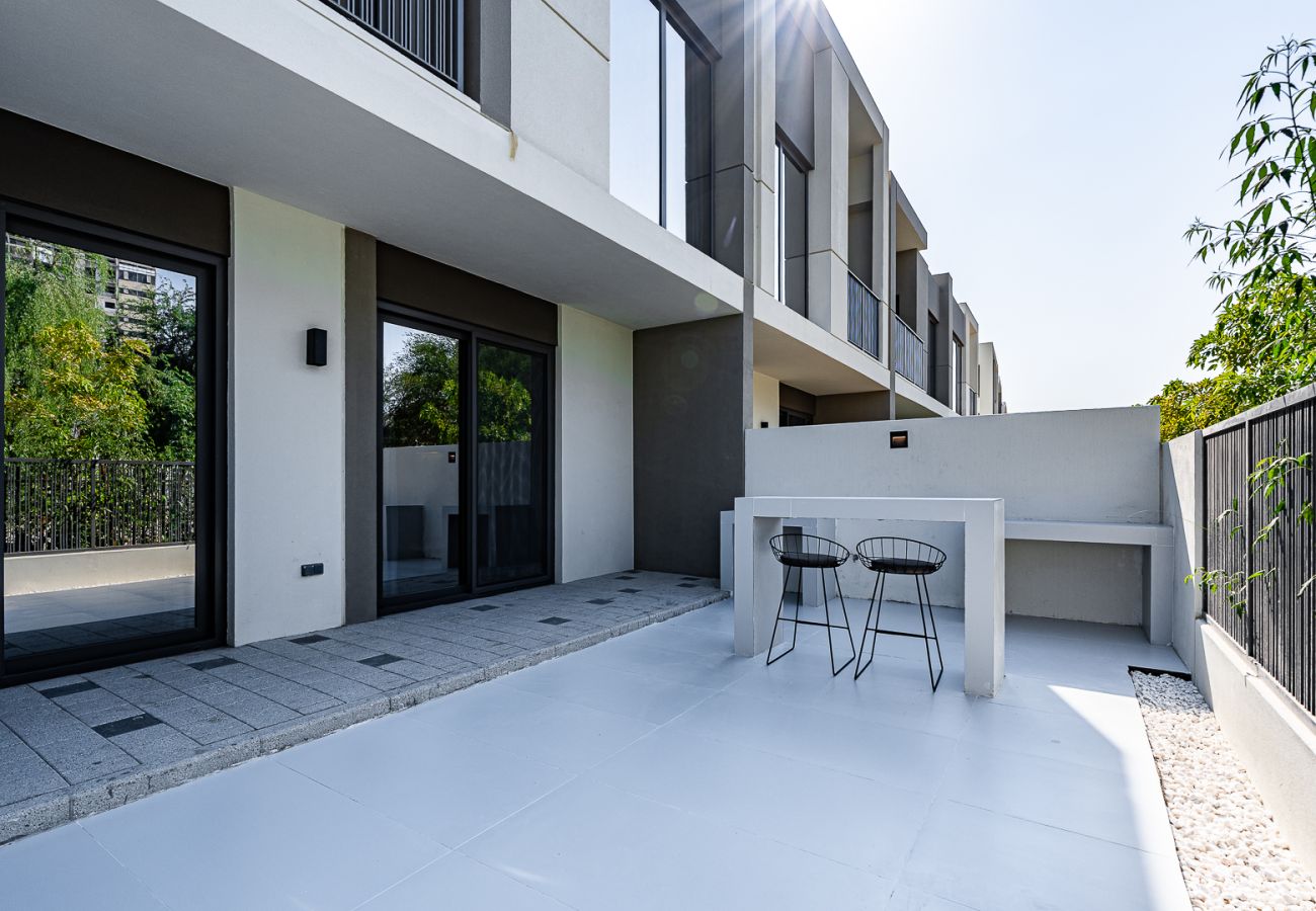 公寓 在 Dubai - Modern Townhouse in Tilal Al Ghaf – Aura Gardens