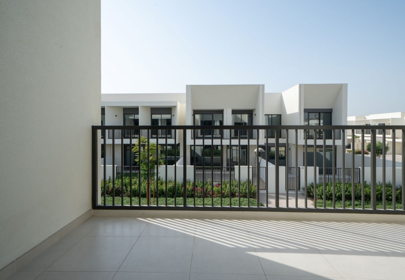 公寓 在 Dubai - Spacious 3-Bedroom Townhouse with Maid’s Room & Private Garden