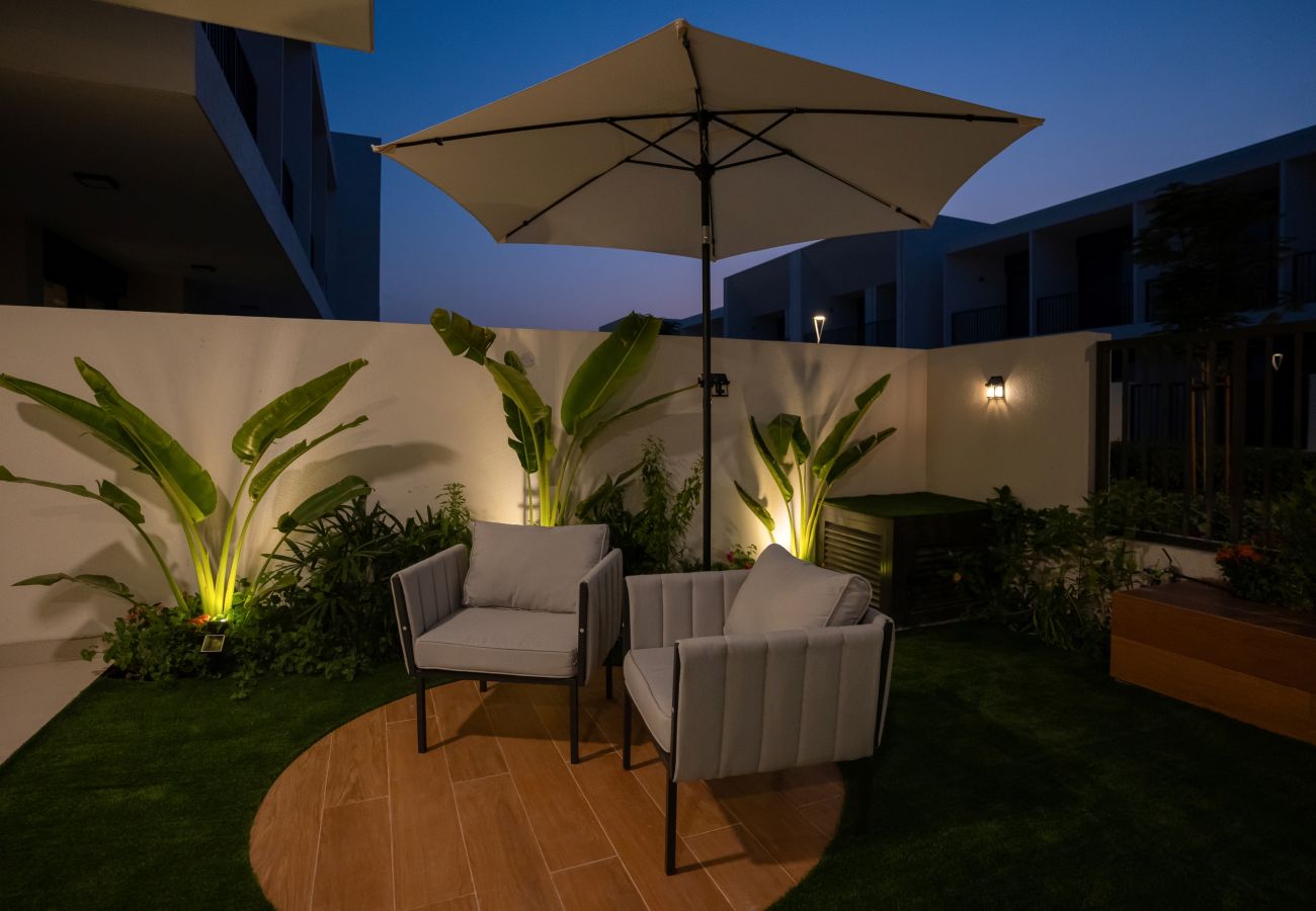 公寓 在 Dubai - Spacious 3-Bedroom Townhouse with Maid’s Room & Private Garden