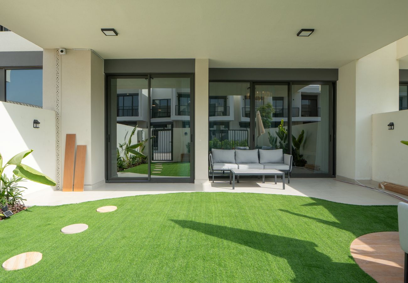 公寓 在 Dubai - Spacious 3-Bedroom Townhouse with Maid’s Room & Private Garden