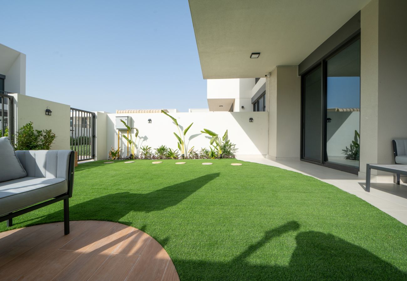 公寓 在 Dubai - Spacious 3-Bedroom Townhouse with Maid’s Room & Private Garden